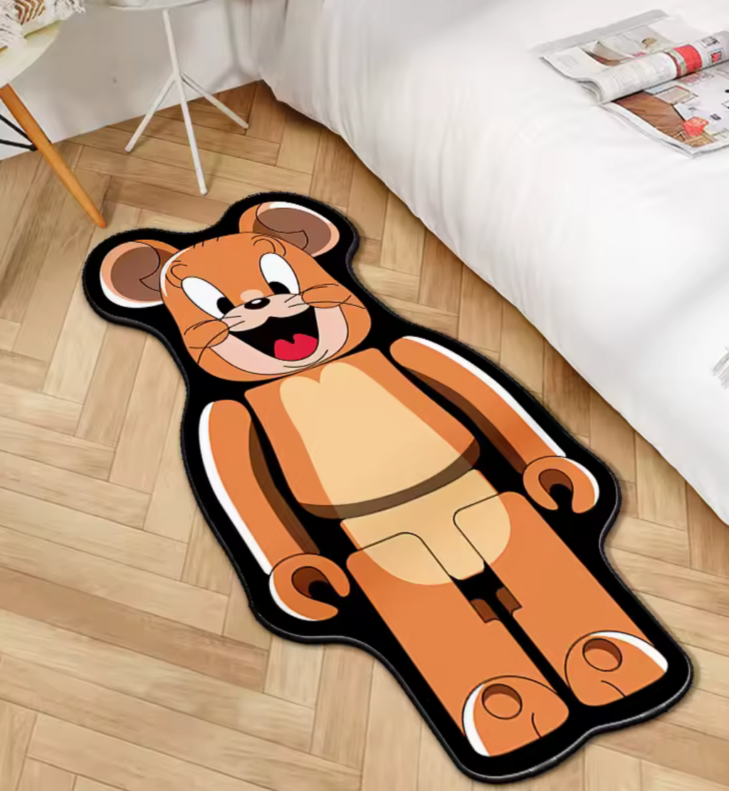 Tapis ourson au personnage en haut rouge rayé et short noir